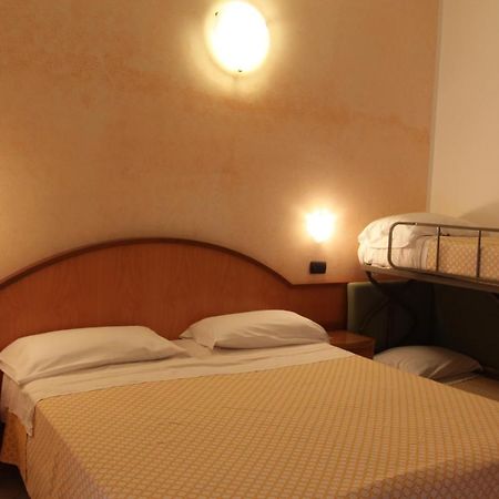 Hotel Adele Беллария-Иджеа-Марина Экстерьер фото